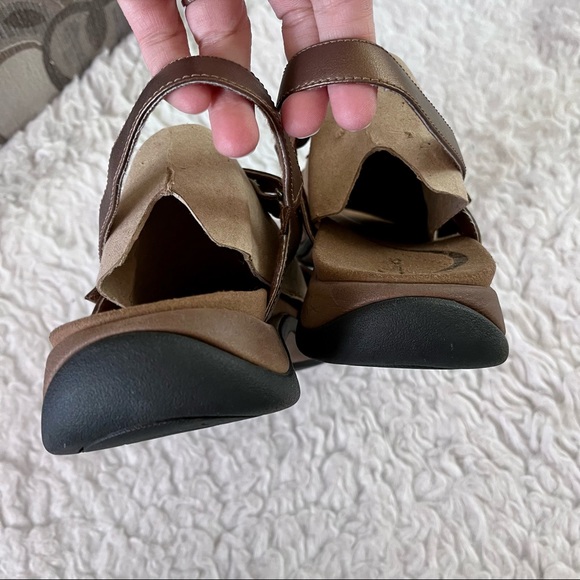 Clarks bronze sandals, size 11 - Picture 7 of 9